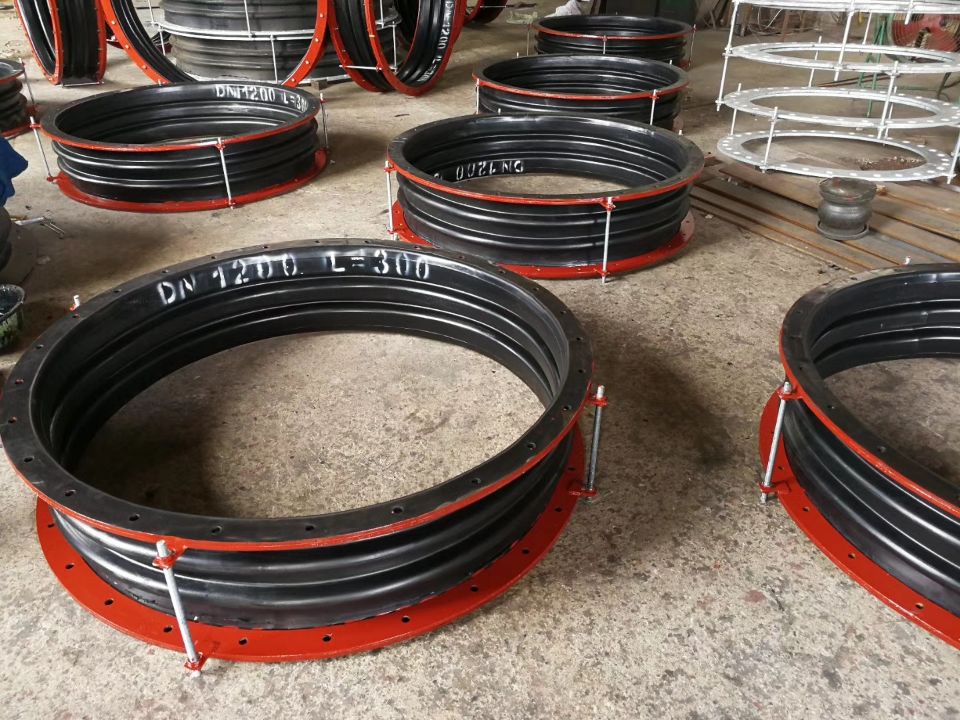 4  FUB圓形橡膠補(bǔ)償器.jpg